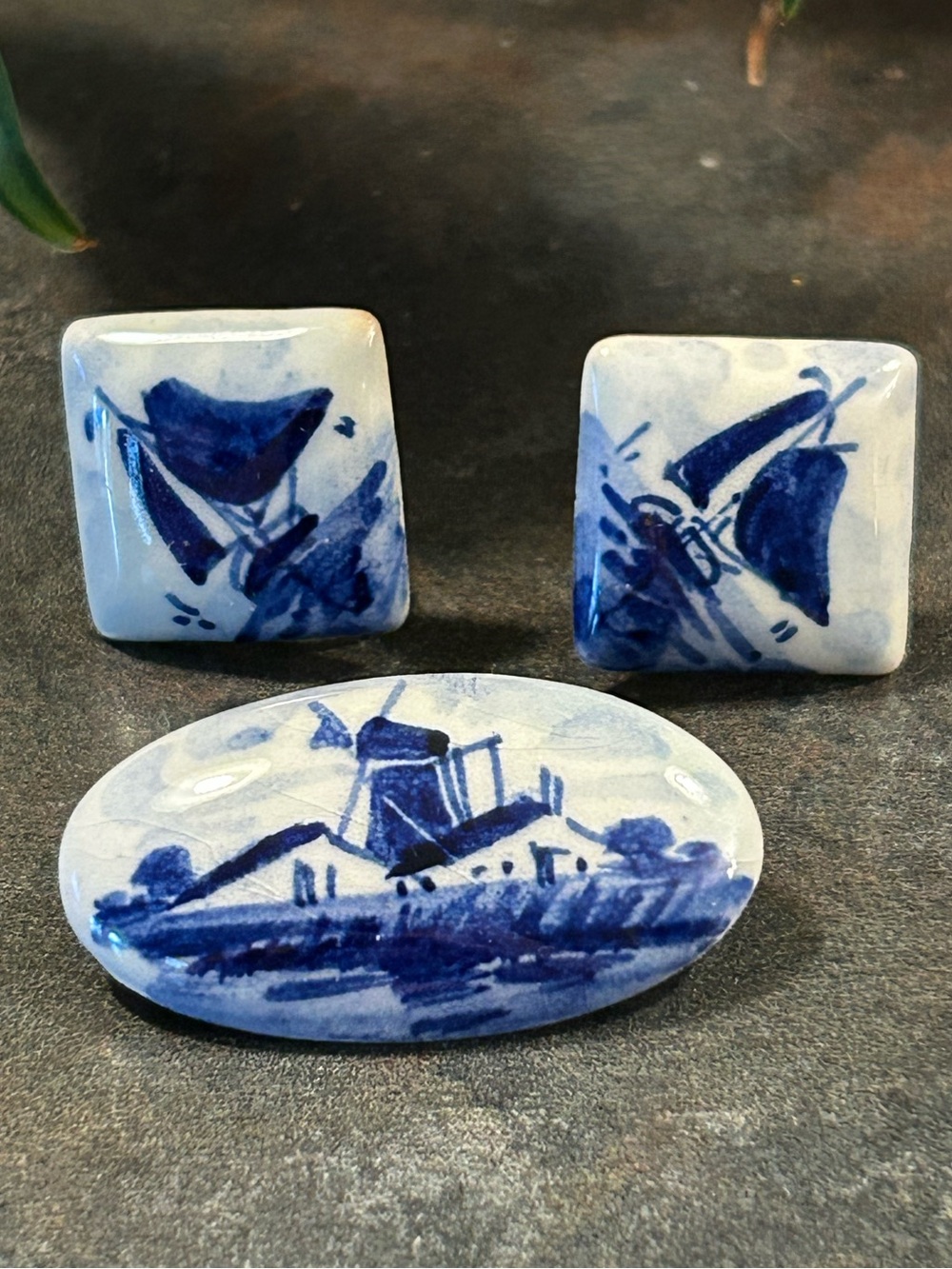 Delft Blue earrings and brooch
